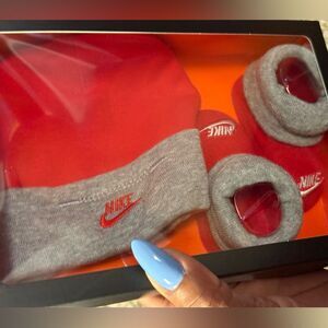 Nike Infant Hat and Booties Set 6 to 12 Months New